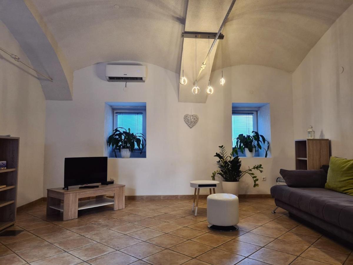 Apartment Pod Velbi リュブリャナ エクステリア 写真